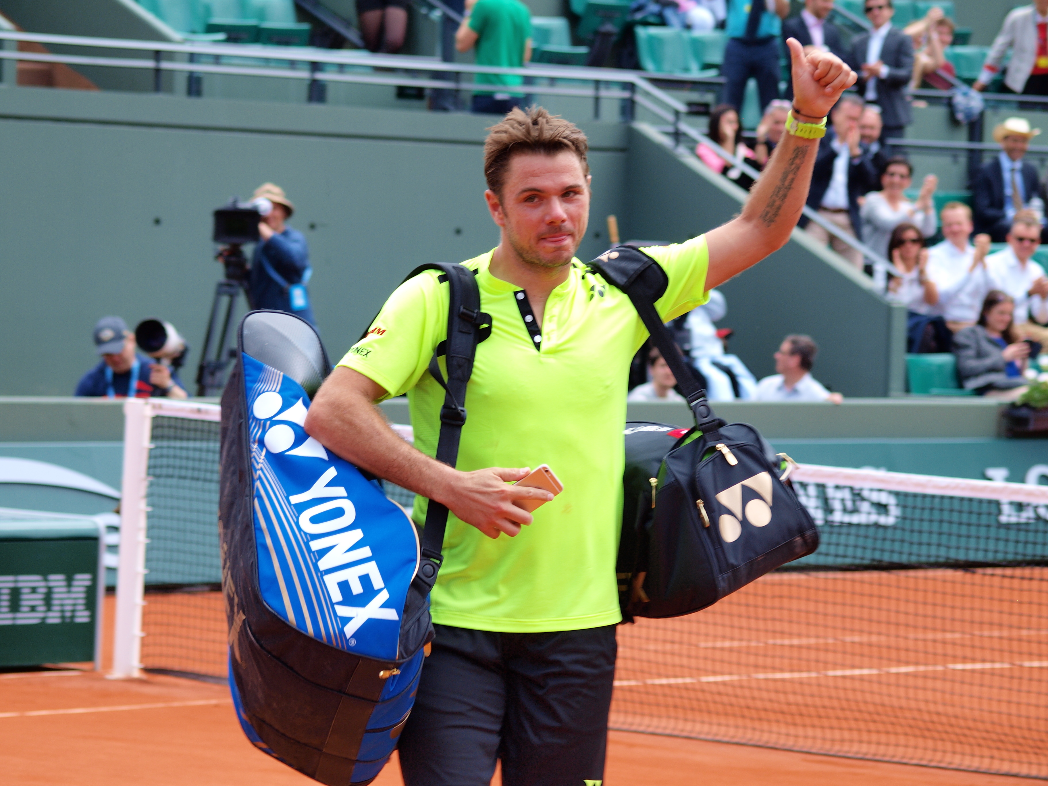 Stan Wawrinka dice addio alle stampelle: "Spero di non vederle mai più"