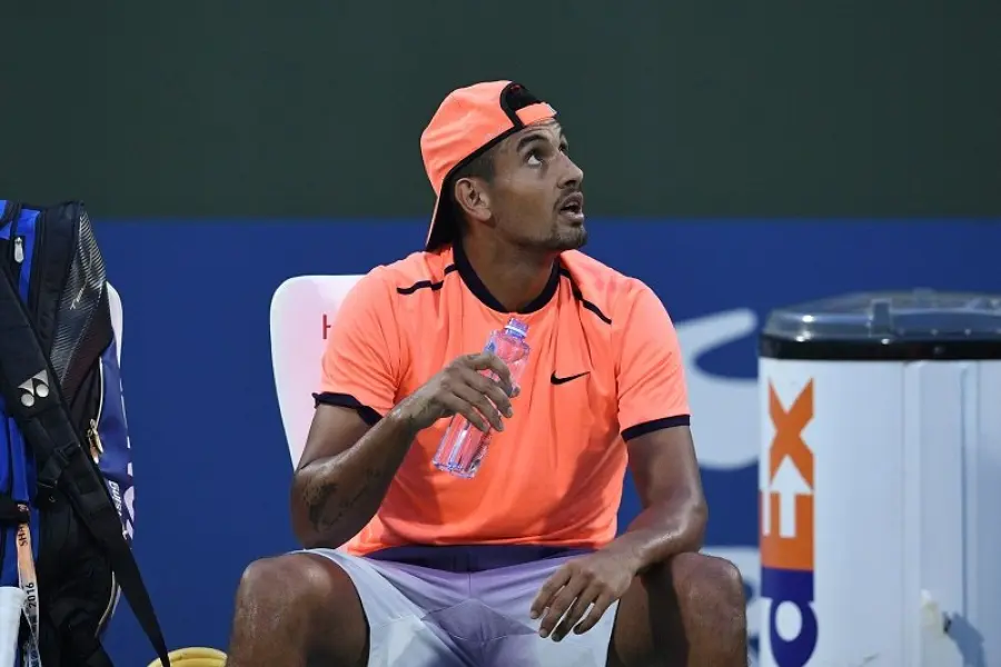Follia Kyrgios: butta via il match contro Zverev e viene schernito dal pubblico