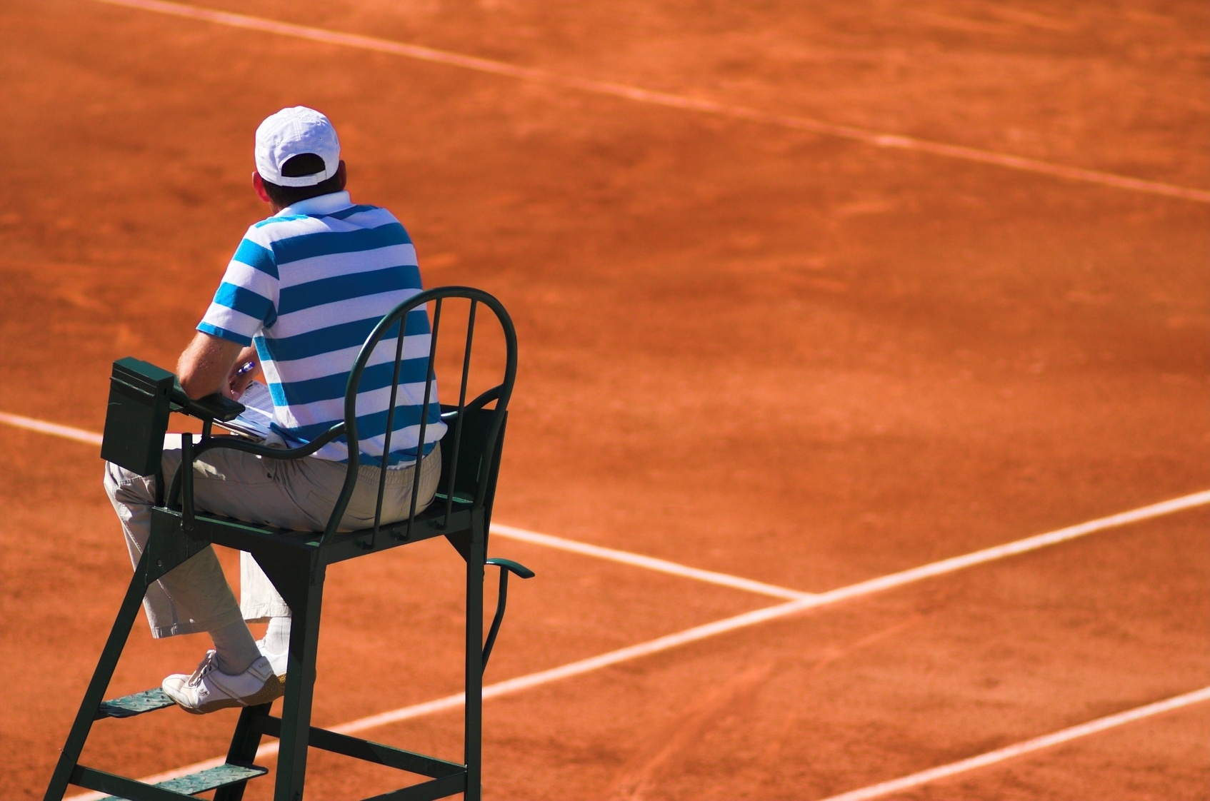 Scandalo scommesse nel tennis: radiati due arbitri che favorivano gli amici